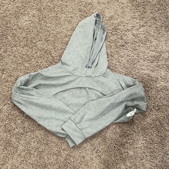 Grey crop hoodie cutout - Picture 3 of 4
